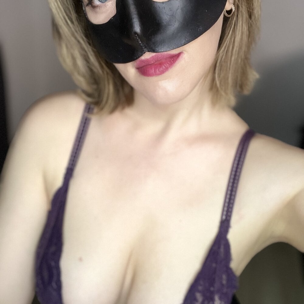 Mme-Evangelyne profile photo