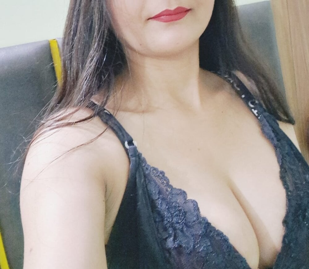 RealNaina profile photo