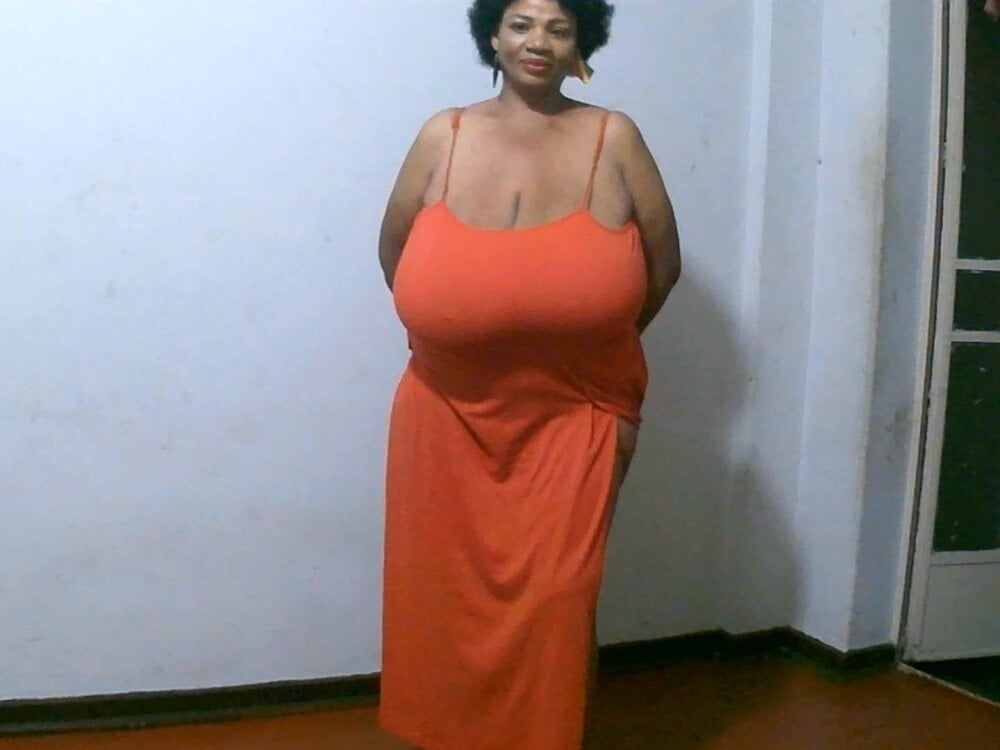 tinagiant profile photo