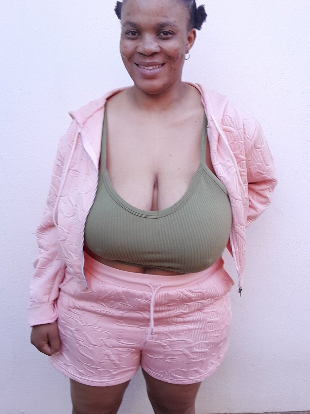 HugeTitisxx profile photo