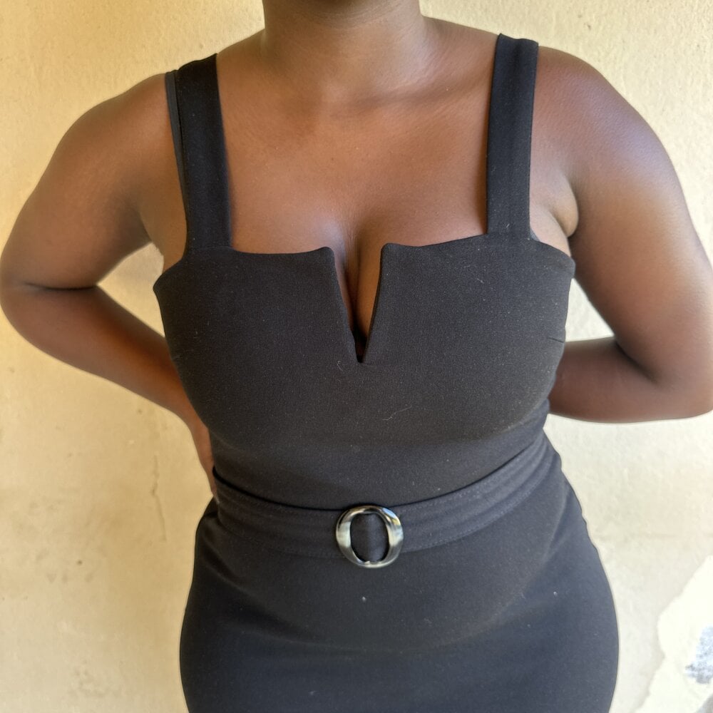 KinkyEbonyBitch profile photo