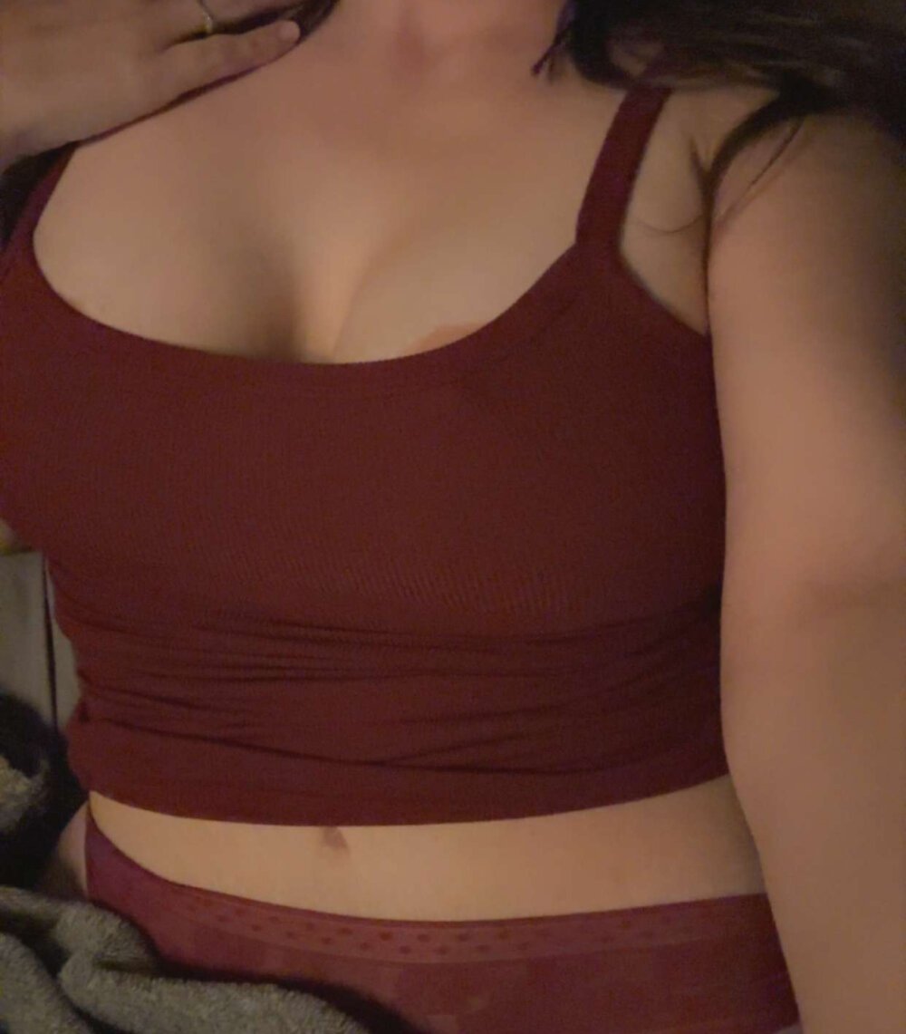 TheBustyHouseWife profile photo