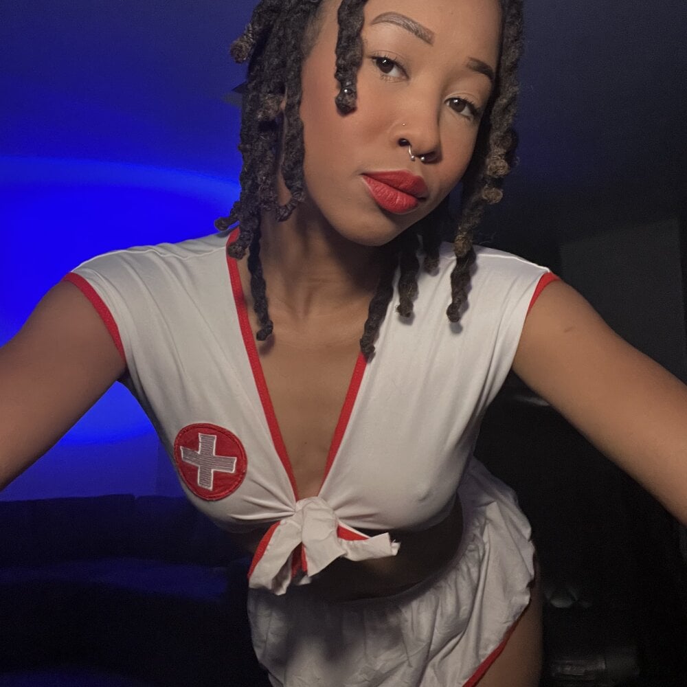 thebrattygoddess profile photo