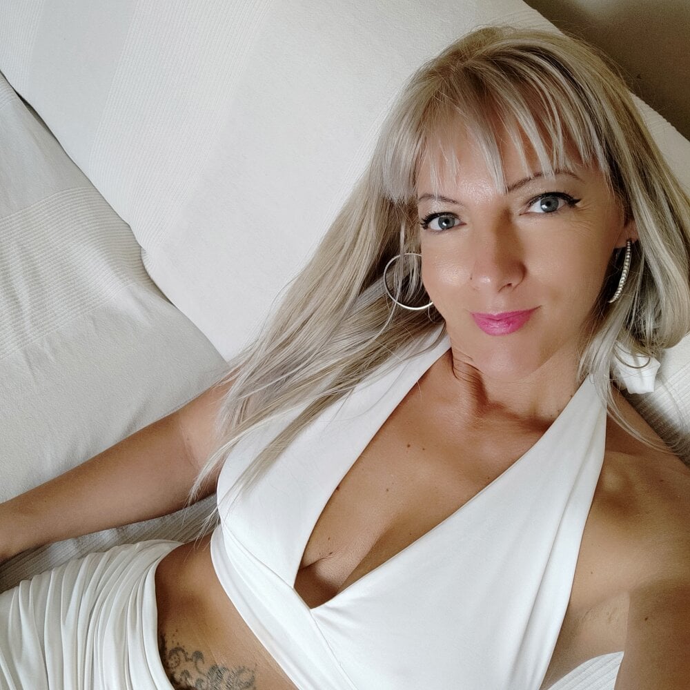 LaraCroft_MilfQueen profile photo