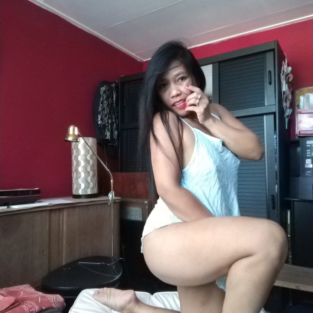 Hornygirltheone profile photo