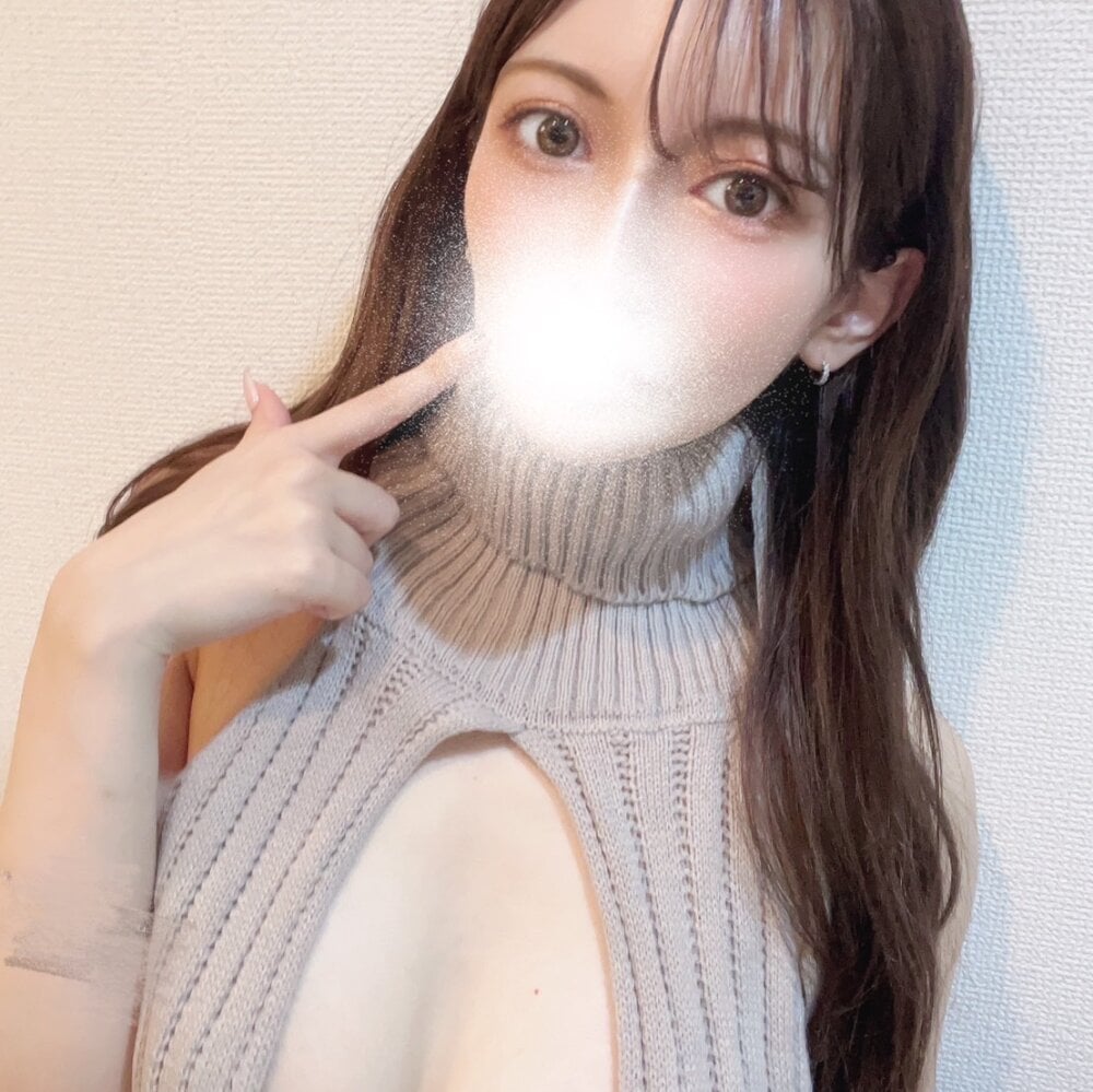 RIRI-style profile photo