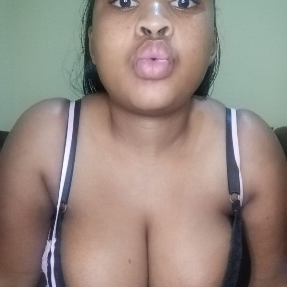 Hotty-boobsx profile photo