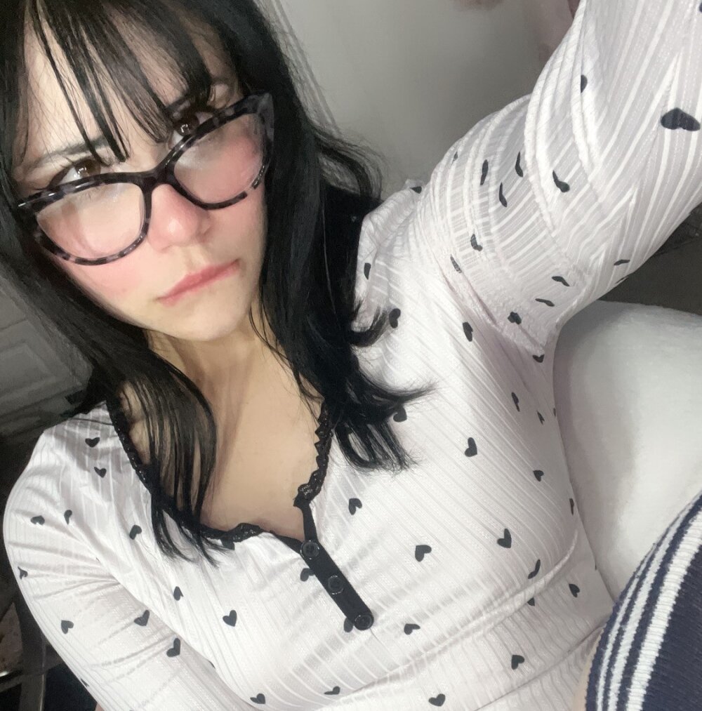 LunaMilav profile photo