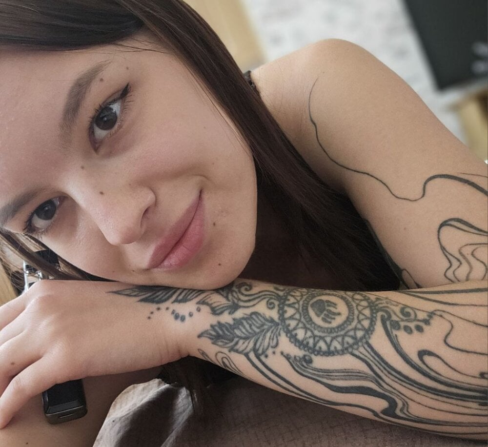 ur_shy_bambi profile photo