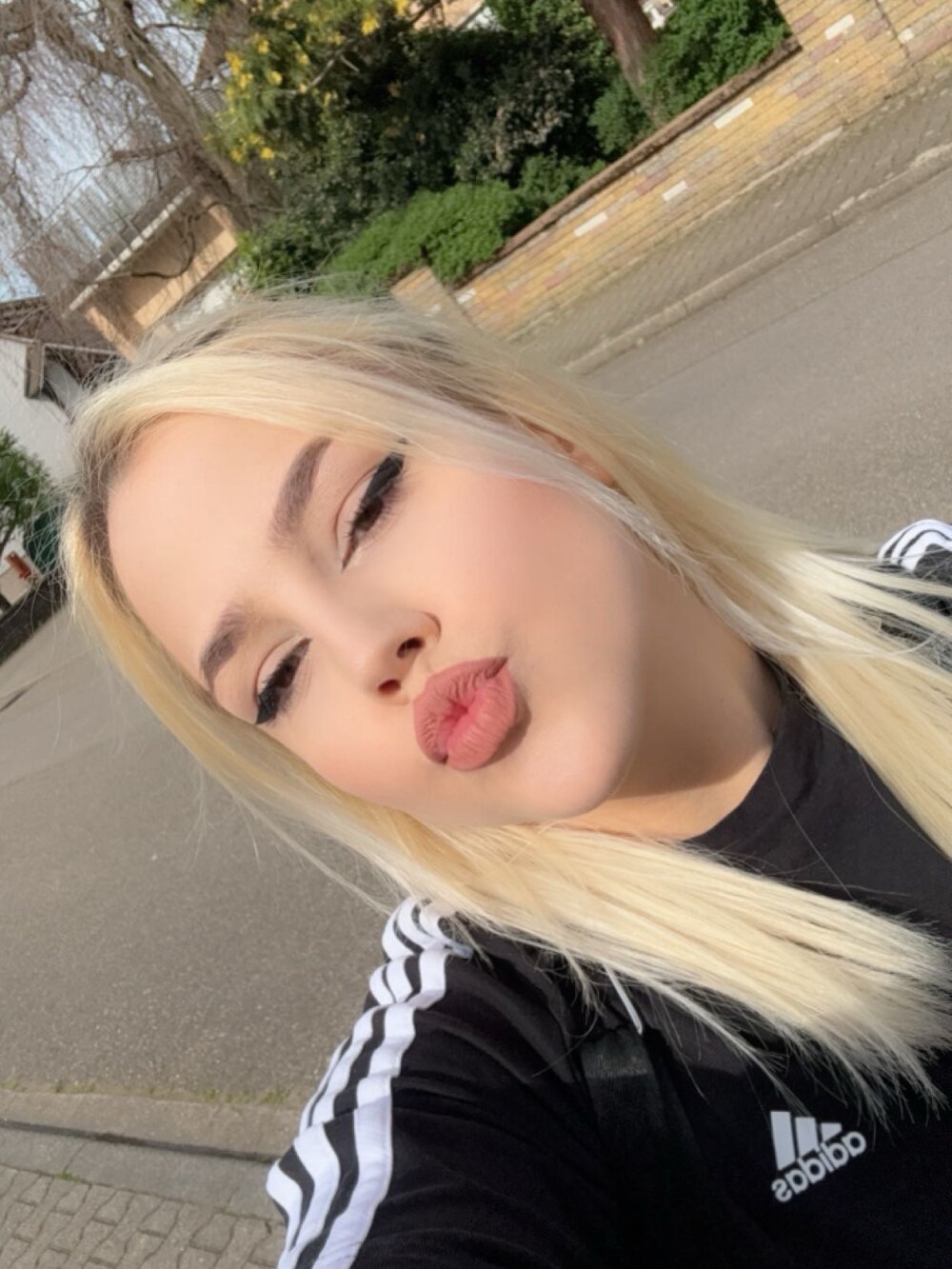 WhiteBlondy profile photo