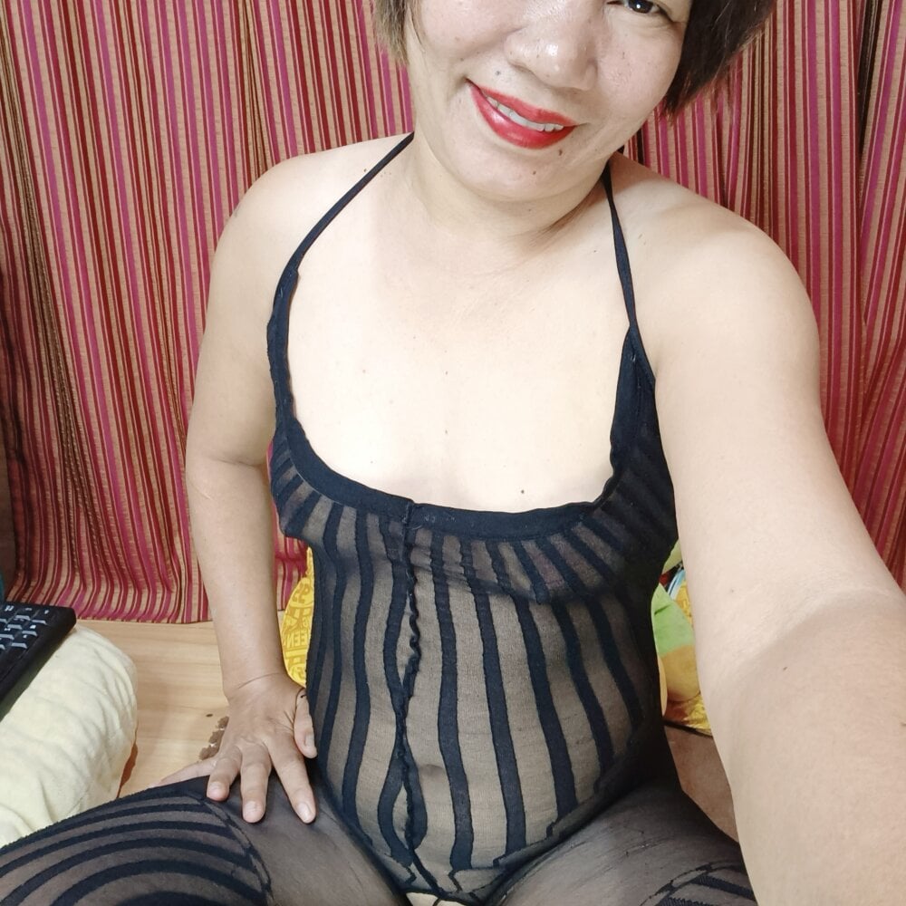 HotHornyClit4U profile photo
