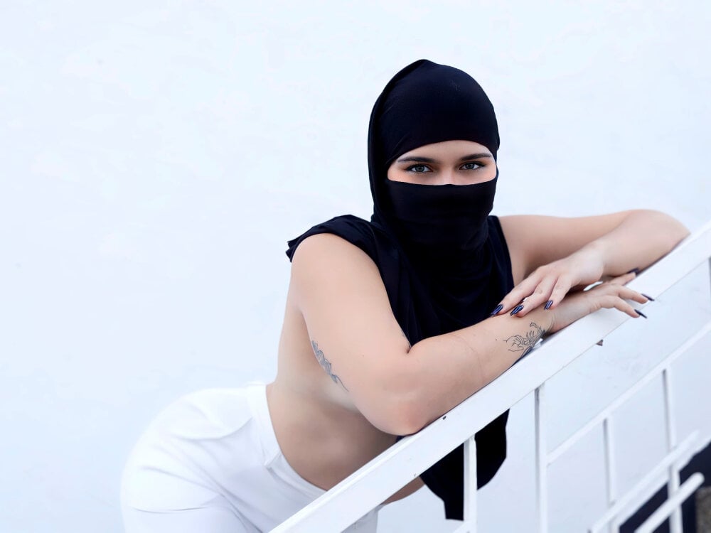 anna-henao profile photo